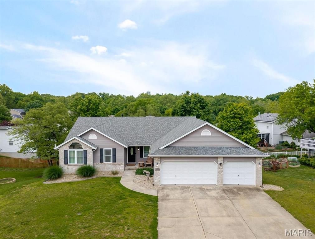 204 Aspen Point, Glen Carbon, IL 62034