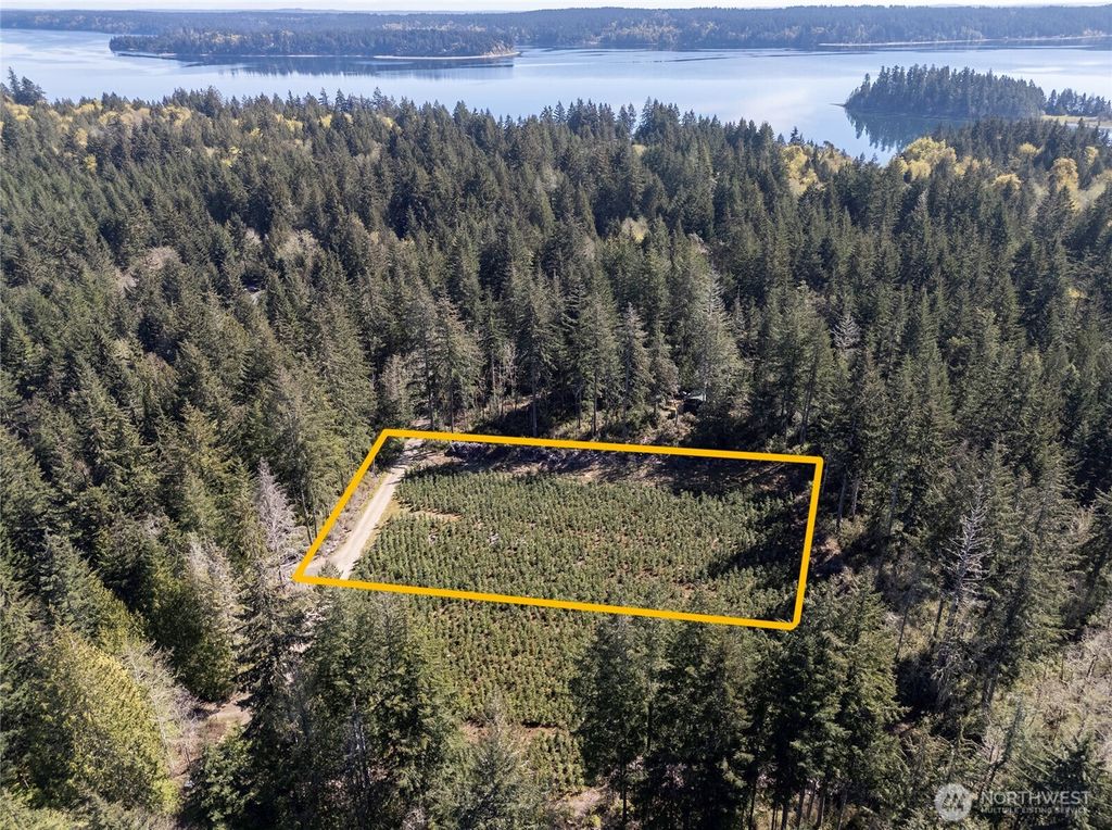 101 Andrejs Road, Shelton, WA 98584