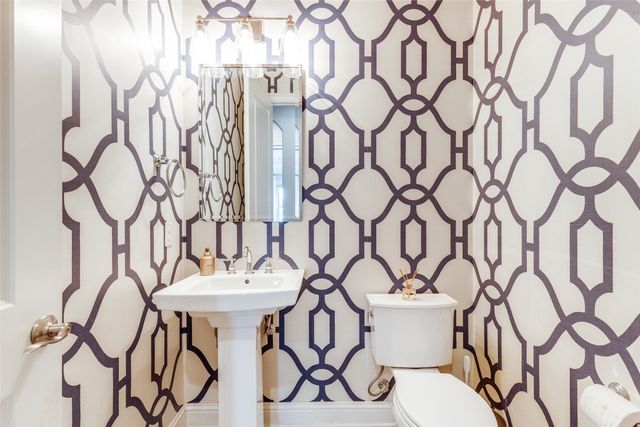 808 Charleston Drive, Southlake, TX 76092