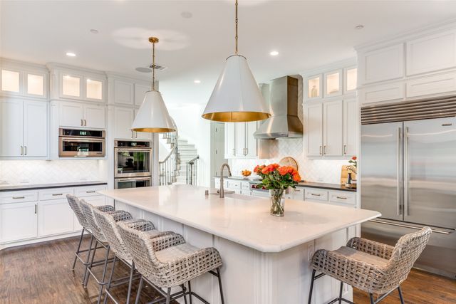 808 Charleston Drive, Southlake, TX 76092