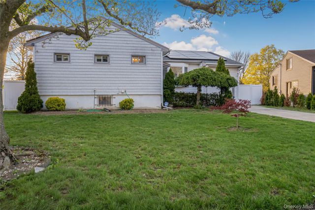 68 Riverdale Road, Valley Stream, NY 11581
