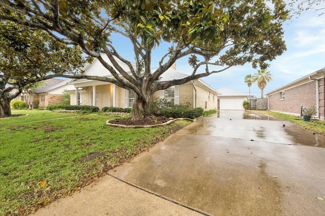 16 N Dansby Drive, Galveston, TX 77551