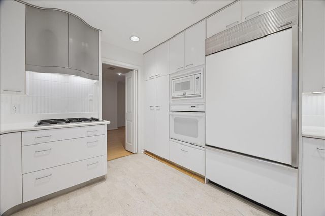 16 N Dansby Drive, Galveston, TX 77551