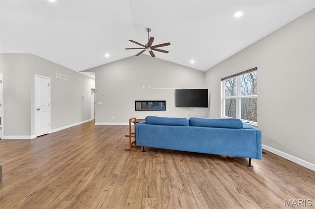 300 Shumard Oak Drive, Troy, MO 63379