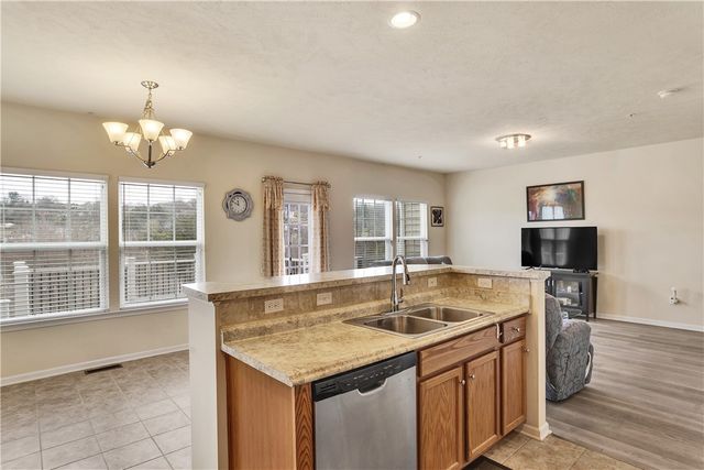 5270 Lantern Hill Ext, Whitehall, PA 15236