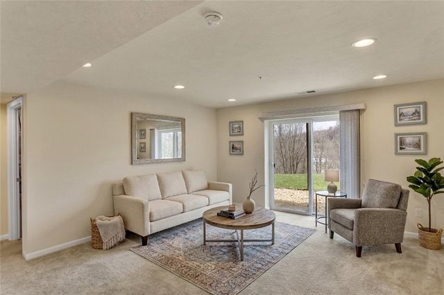 5270 Lantern Hill Ext, Whitehall, PA 15236