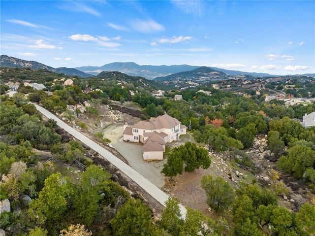 18378 Avenida Bosque, Murrieta, CA 92562