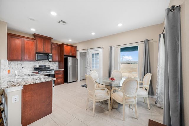 8307 W Green Leaf Street, Brookshire, TX 77423