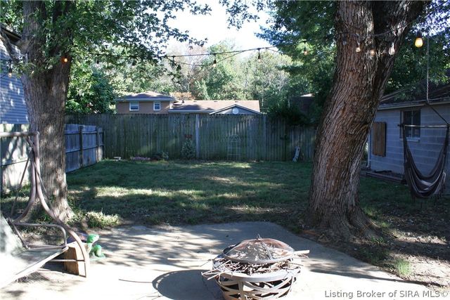 1808 Hunters Trace, Jeffersonville, IN 47130