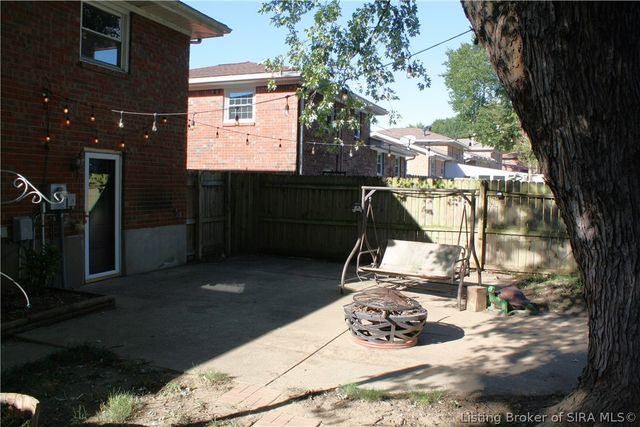1808 Hunters Trace, Jeffersonville, IN 47130
