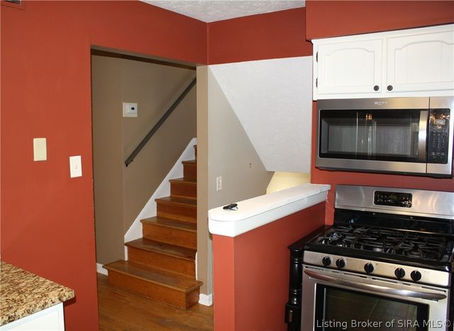 1808 Hunters Trace, Jeffersonville, IN 47130