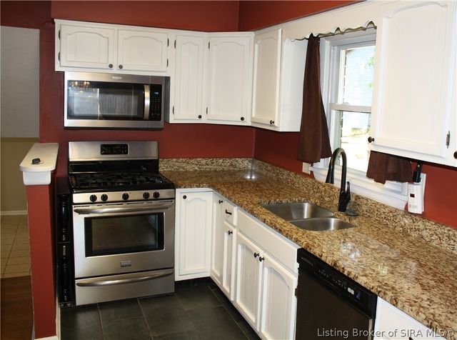 1808 Hunters Trace, Jeffersonville, IN 47130