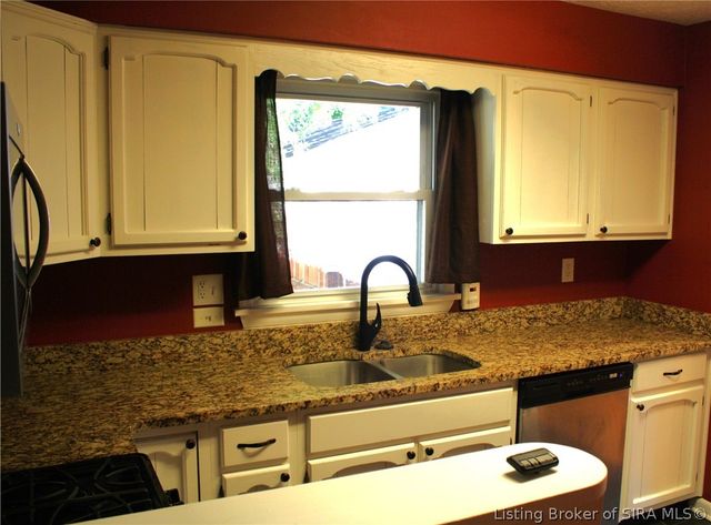 1808 Hunters Trace, Jeffersonville, IN 47130