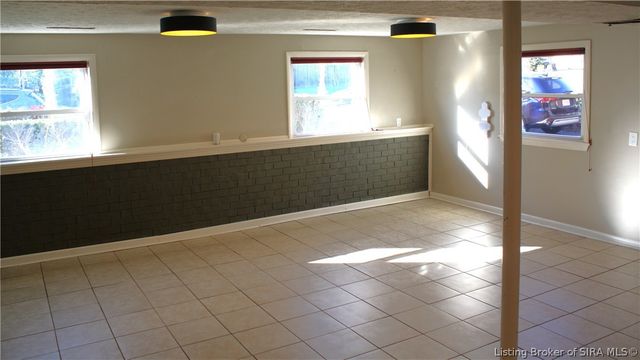 1808 Hunters Trace, Jeffersonville, IN 47130
