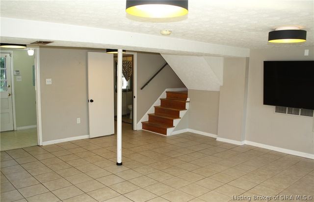 1808 Hunters Trace, Jeffersonville, IN 47130