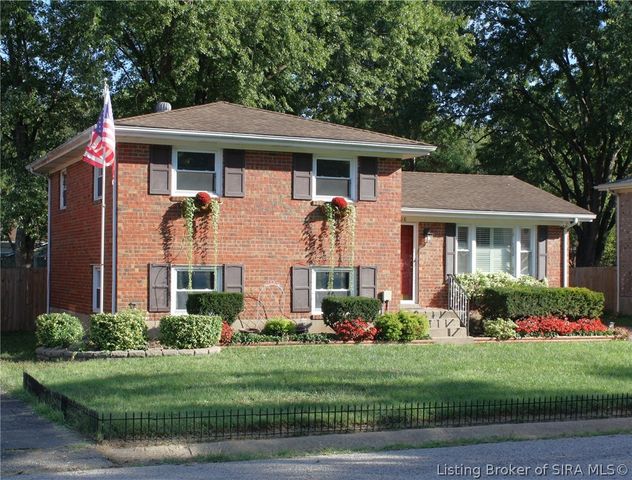 1808 Hunters Trace, Jeffersonville, IN 47130