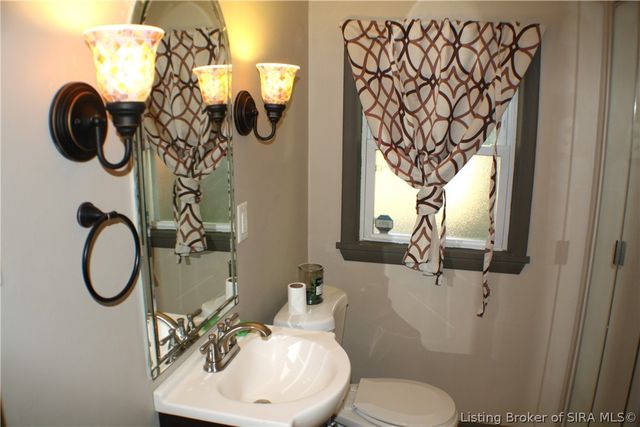 1808 Hunters Trace, Jeffersonville, IN 47130