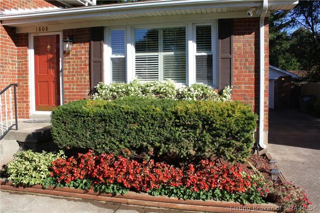 1808 Hunters Trace, Jeffersonville, IN 47130