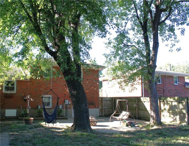 1808 Hunters Trace, Jeffersonville, IN 47130