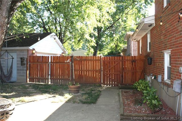 1808 Hunters Trace, Jeffersonville, IN 47130