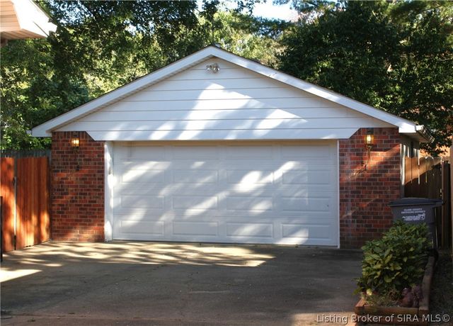 1808 Hunters Trace, Jeffersonville, IN 47130