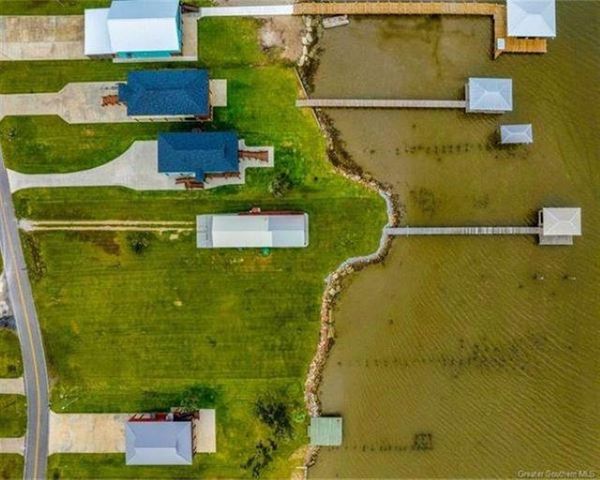 515 Lake Breeze Road, Hackberry, LA 70645