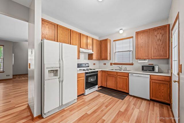 754 GOLDEN OAK Circle, Crystal Lake, IL 60014