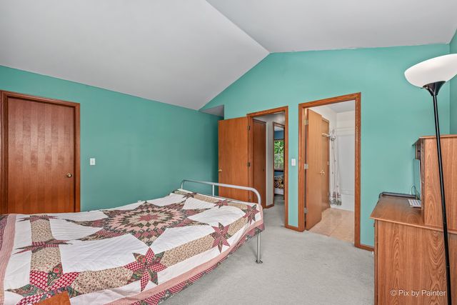 754 GOLDEN OAK Circle, Crystal Lake, IL 60014