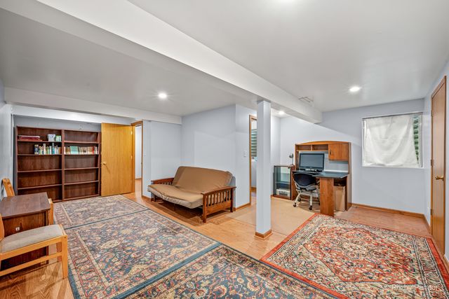 754 GOLDEN OAK Circle, Crystal Lake, IL 60014