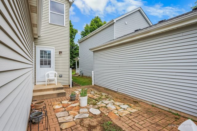 754 GOLDEN OAK Circle, Crystal Lake, IL 60014