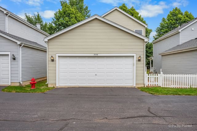 754 GOLDEN OAK Circle, Crystal Lake, IL 60014