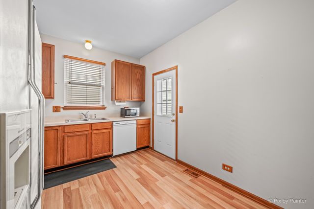 754 GOLDEN OAK Circle, Crystal Lake, IL 60014