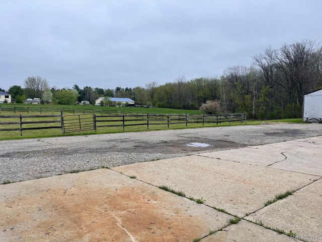 8261 Fenton Road, Grand Blanc Charter Township, MI 48439