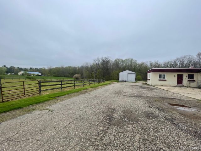 8261 Fenton Road, Grand Blanc Charter Township, MI 48439