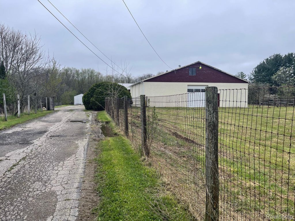 8261 Fenton Road, Grand Blanc Charter Township, MI 48439
