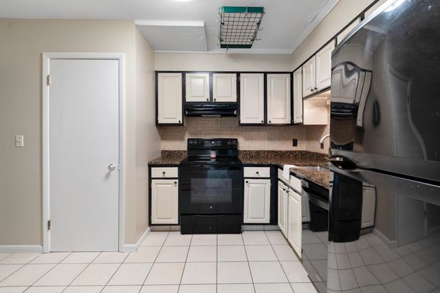 180 Ledgewood Cir Apt 103, Burlington, VT 05401