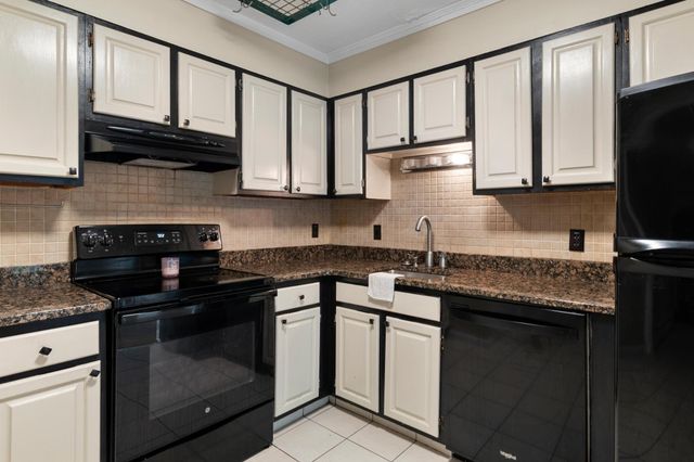 180 Ledgewood Cir Apt 103, Burlington, VT 05401