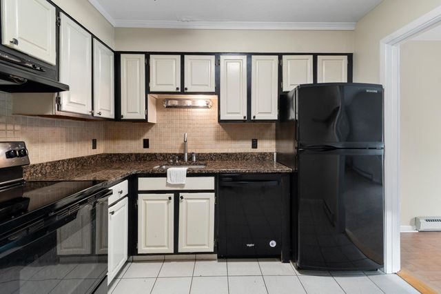 180 Ledgewood Cir Apt 103, Burlington, VT 05401