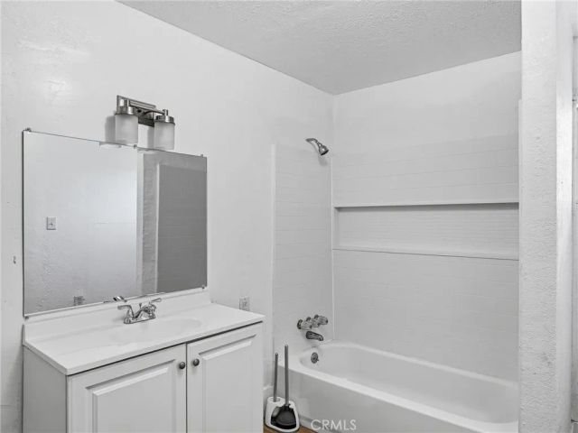 21637 Del Oro, Apple Valley, CA 92308