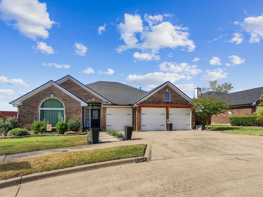 8304 Crystalwood Drive, Dallas, TX 75249 — photo 4