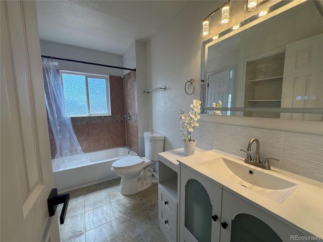 2012 S Ivory Street, Aurora, CO 80013