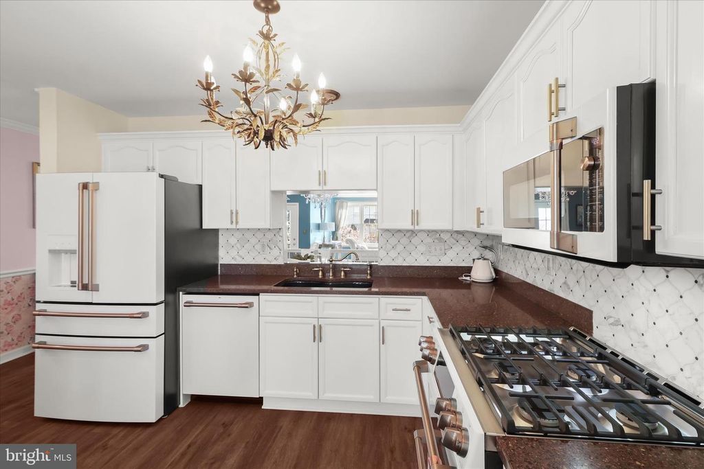 Image 10 of property listing at 7105 NATURES RD, Columbia, MD 21046