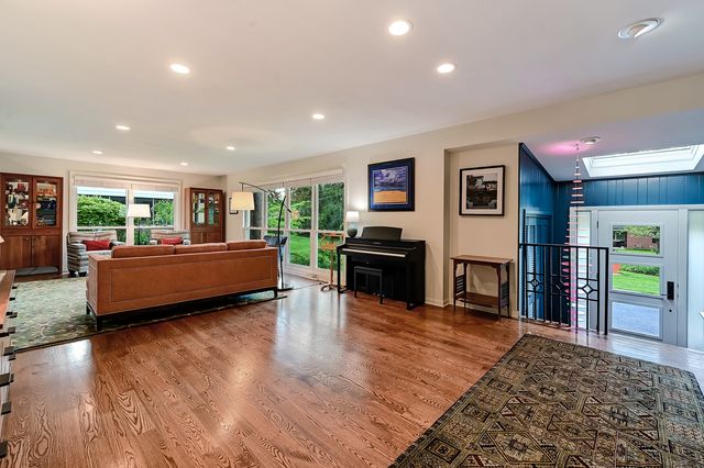 629 W Elm Street, Wheaton, IL 60189