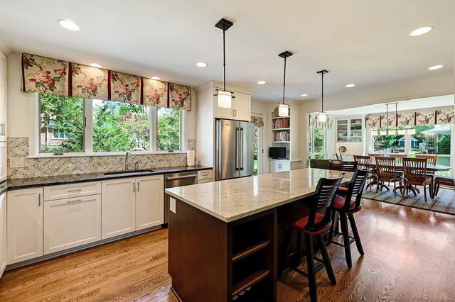 629 W Elm Street, Wheaton, IL 60189