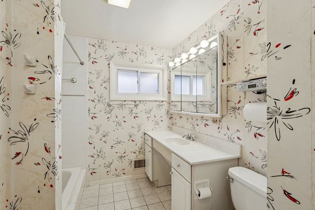 124 Harlem Avenue, Glenview, IL 60025