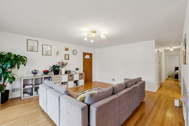 124 Harlem Avenue, Glenview, IL 60025