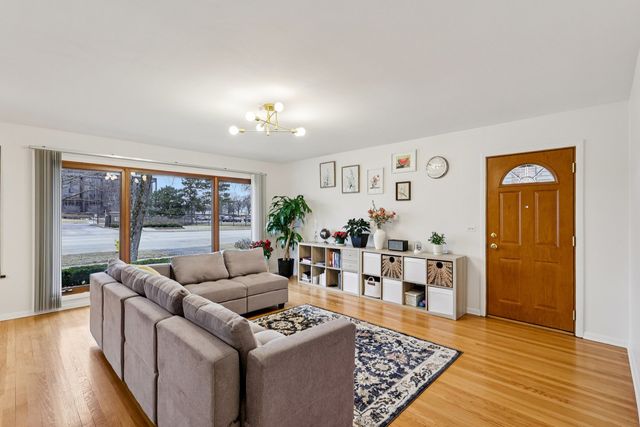 124 Harlem Avenue, Glenview, IL 60025