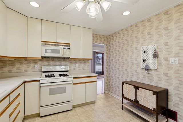 124 Harlem Avenue, Glenview, IL 60025