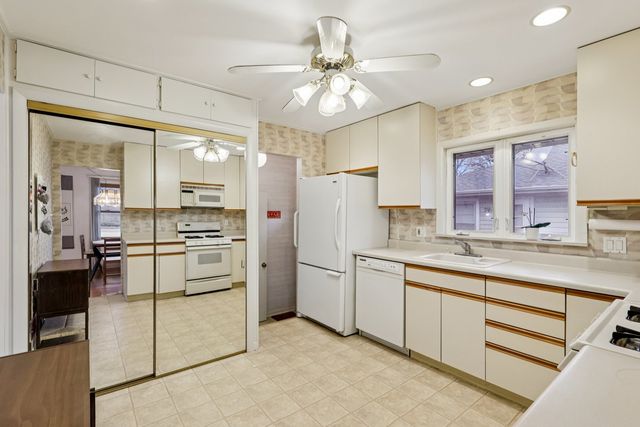 124 Harlem Avenue, Glenview, IL 60025