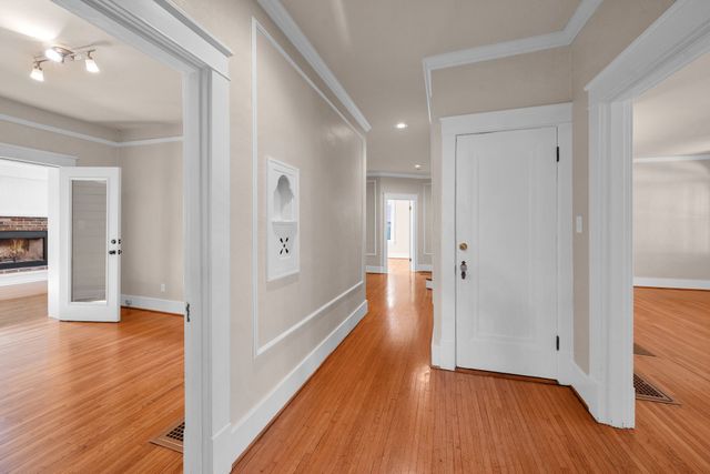 203A Woodmont Cir, Nashville, TN 37205